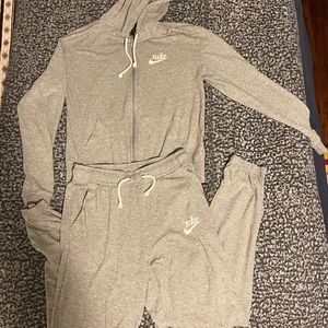Women’s XS Nike Track Suit